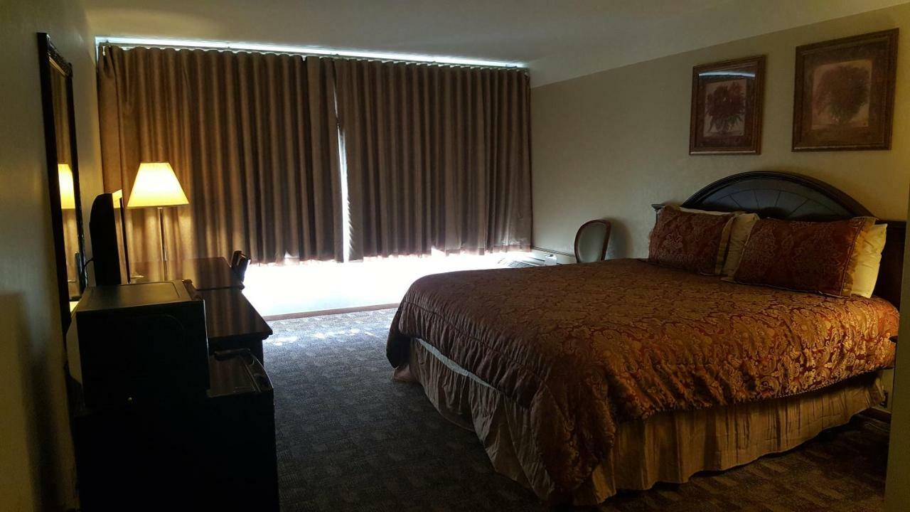 Americas Best Value Inn Chippewa Falls Zewnętrze zdjęcie