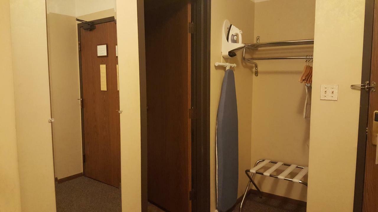Americas Best Value Inn Chippewa Falls Zewnętrze zdjęcie