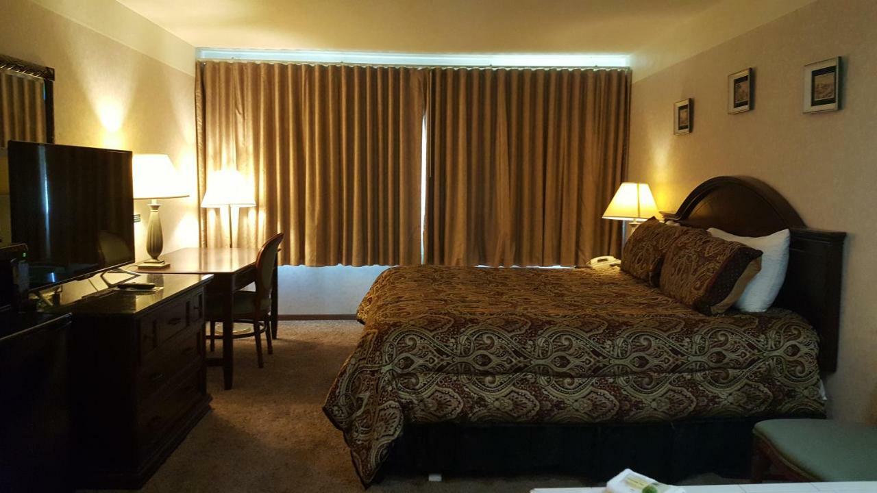 Americas Best Value Inn Chippewa Falls Zewnętrze zdjęcie