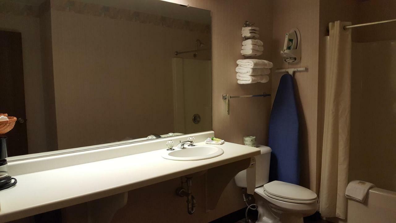 Americas Best Value Inn Chippewa Falls Zewnętrze zdjęcie