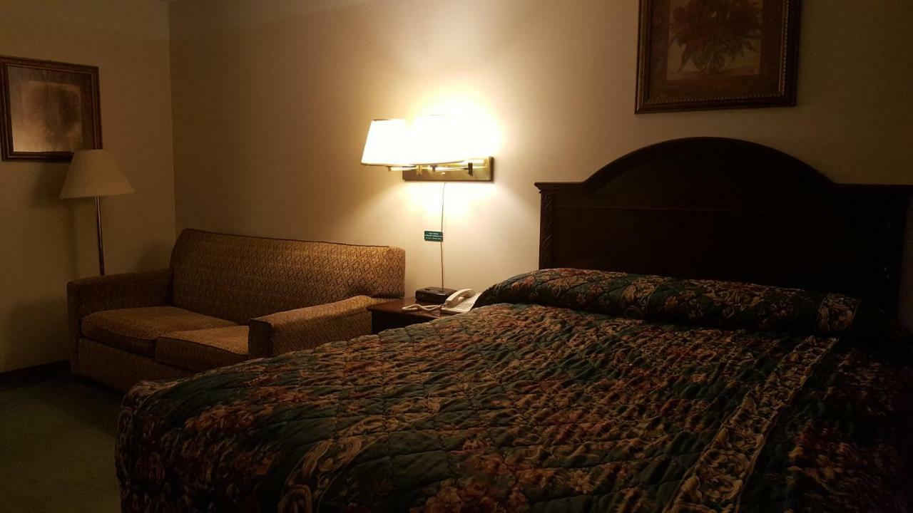 Americas Best Value Inn Chippewa Falls Zewnętrze zdjęcie